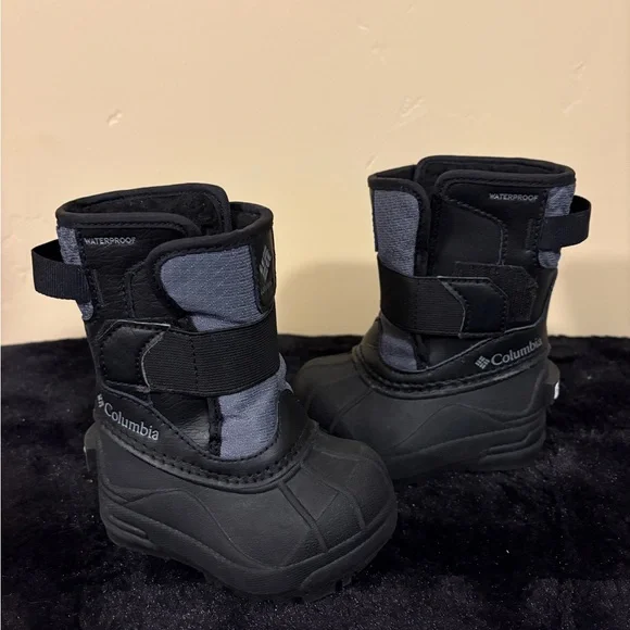Toddler Columbia Black and Gray Winter Boots - Picture 2 of 5
